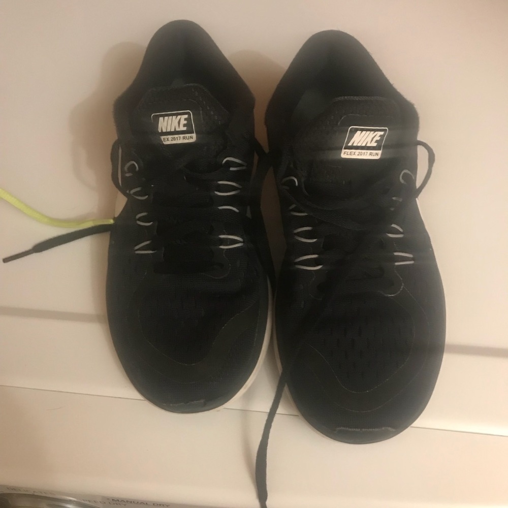 Cute pair of Nike flex-